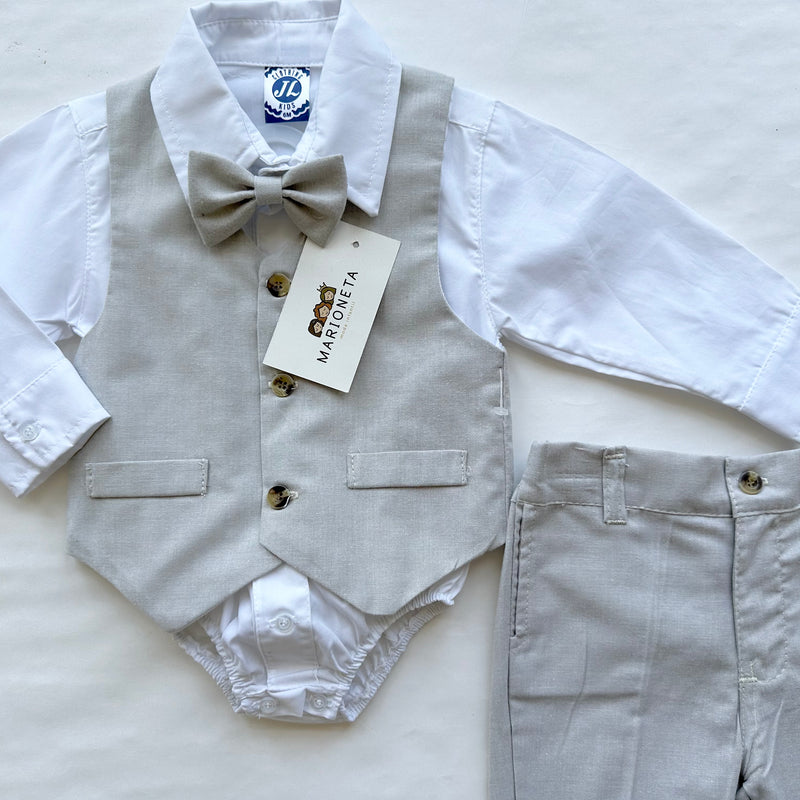 Conjunto cuatro piezas pantalon chaleco y moño beige y camisa blanca para niño | mexicano