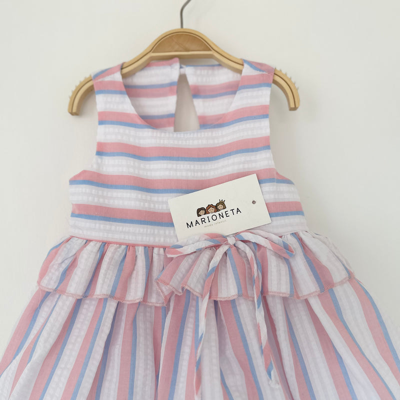Vestido de rayas color rosa con blanco y azul con detalle de olan en la cintura para niña |