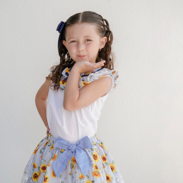 Falda y blusa para niña on sale