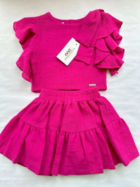 Conjunto dos piezas blusa y falda color rosa fiusha con adorno de lazo al hombro para niña |