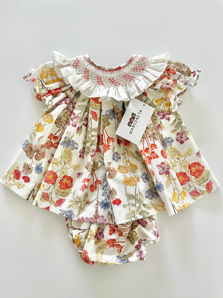 Vestido y braguita bordado hecho a mano floreado con cuello ivory para bebe niña|