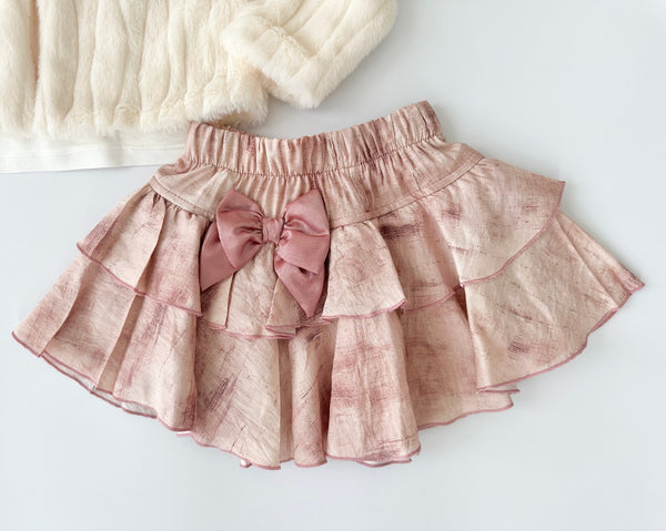 Conjunto tres piezas saco ivory blusa ivory y falda de olanes rosita o saco beige y falda beige para niña |