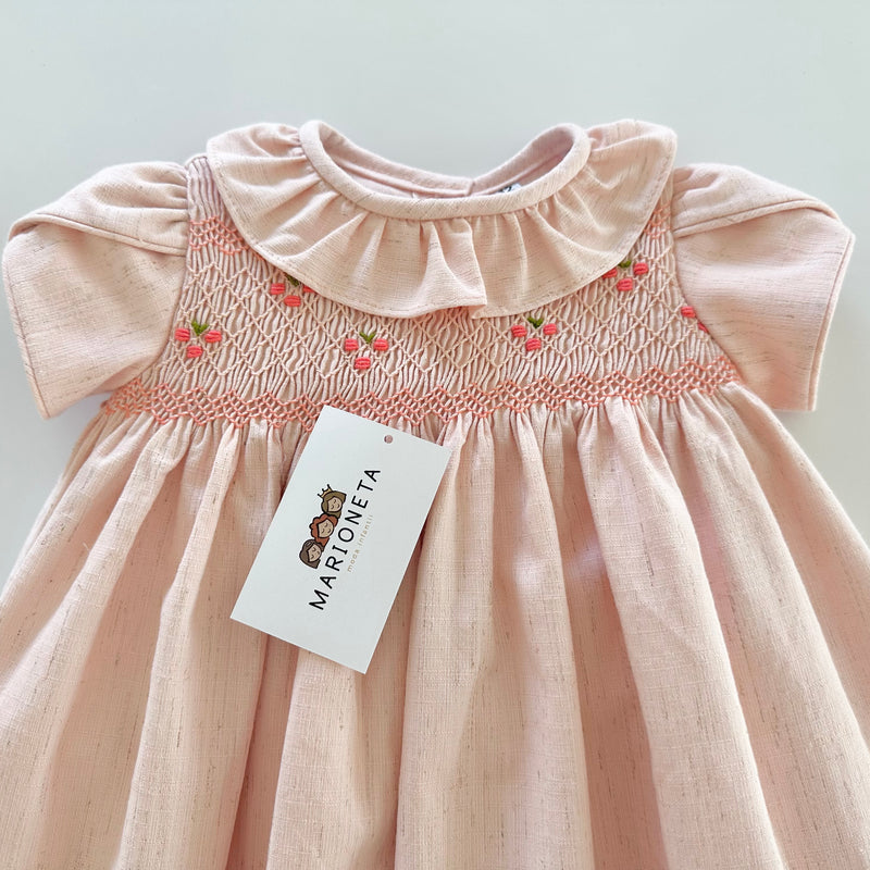 Vestido bordado hecho a mano color rosa salmon con bordado para niña|