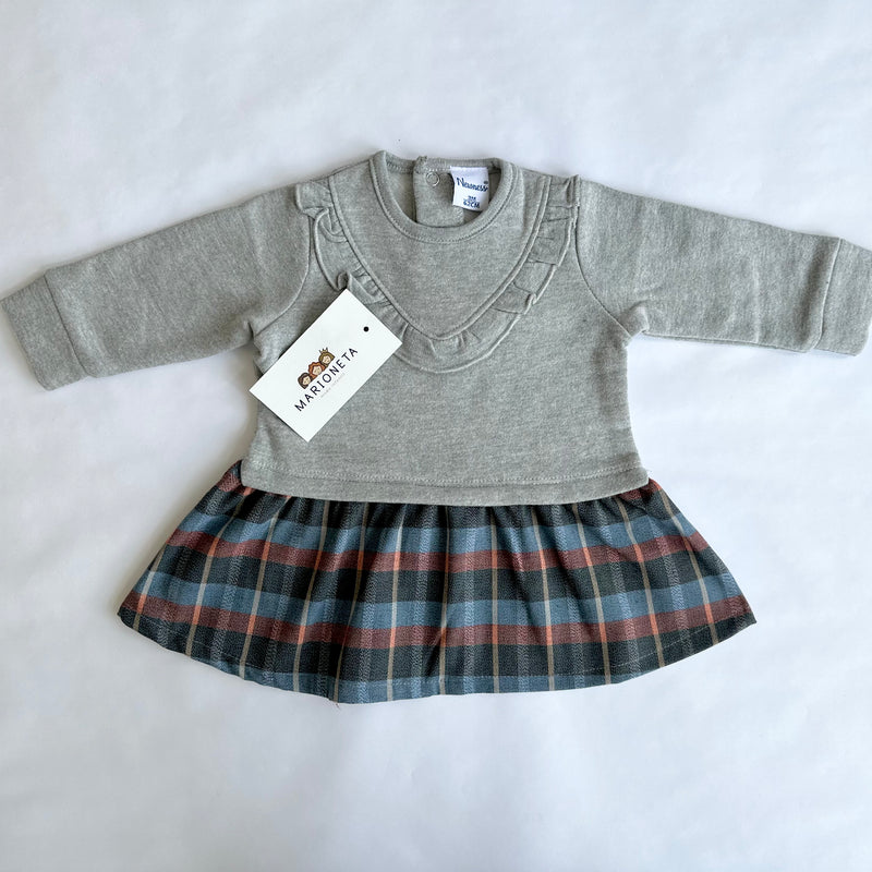 Vestido combinado gris con cuadros de colores con adorno de volante al frente para niña | Newness