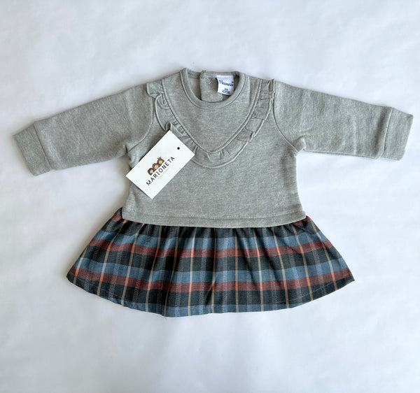 Vestido combinado gris con cuadros de colores con adorno de volante al frente para niña | Newness