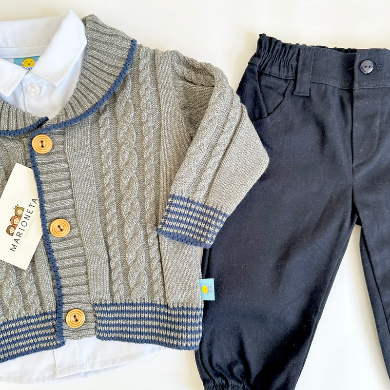 Conjunto tres piezas camisa blanca sueter gris con vivos marino y pantalon marino para bebe niño |