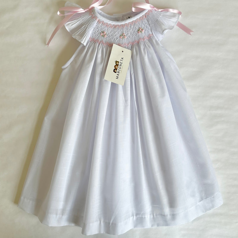 Vestido jesucito hecho a mano color blanco con bordado en tono de rosa para niña | CARPI