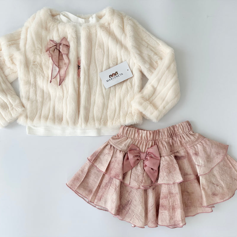 Conjunto tres piezas saco ivory blusa ivory y falda de olanes rosita o saco beige y falda beige para niña |