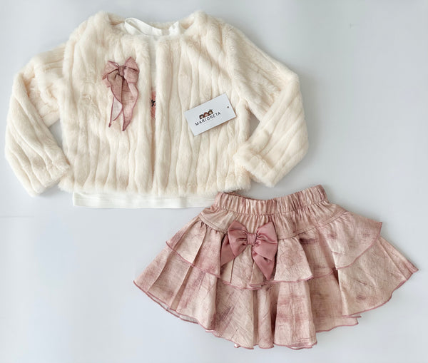 Conjunto tres piezas saco ivory blusa ivory y falda de olanes rosita o saco beige y falda beige para niña |