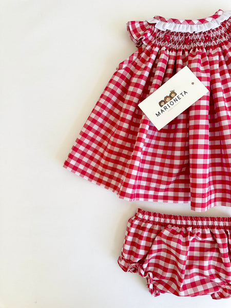 Vestido bordado hecho a mano cuadros rojos con blanco y calzon para bebe niña.