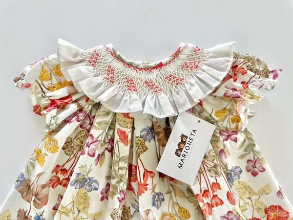 Vestido y braguita bordado hecho a mano floreado con cuello ivory para bebe niña|
