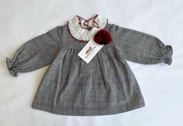 Vestido a cuadros tinto con negro  manga larga y adorno de pompom al frente para bebe niña |  Dadati