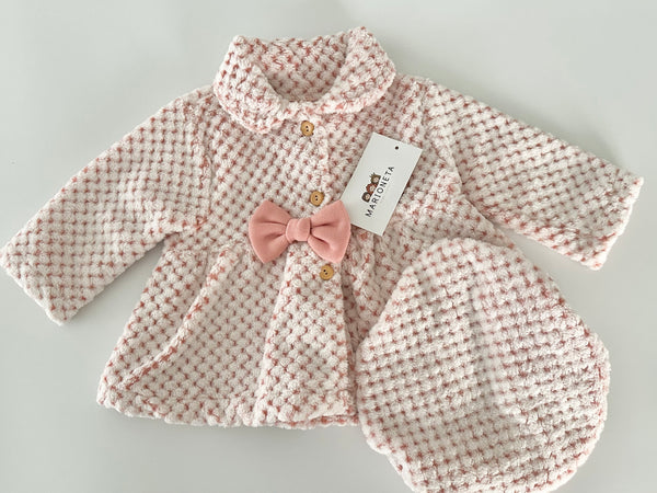 Conjunto dos piezas abrigo y bonete rosita y pantalon caki para niña | mexicano