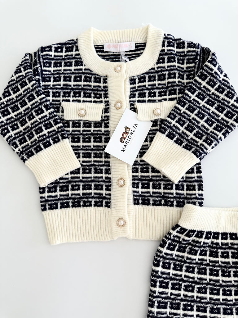 Conjunto dos piezas tejido sueter marino con ivory y falda con detalle de olan para niña.