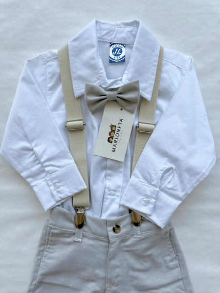 Conjunto cuatro piezas short, tirantes y moño beige y camisa de manga larga blanca para niño |