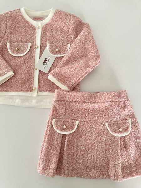 Conjunto tres piezas falda y saco color rosa y playera blanca para niña |