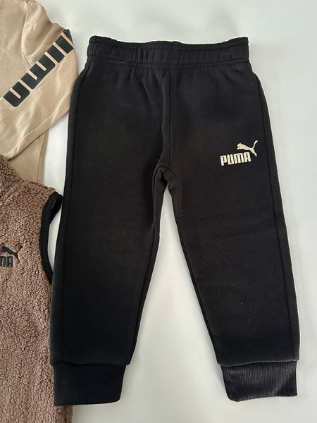 Conjunto tres piezas chaleco cafe pantalonera negra y playera cafe claro para niño.