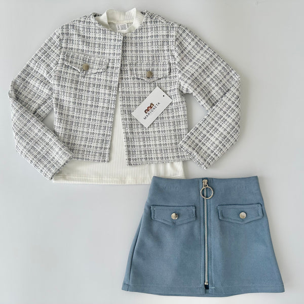 Conjunto tres piezas saco a cuadros blanco con azul , blusa ivory y falda azul para niña |