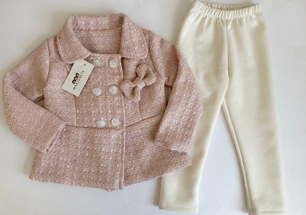 Conjunto dos piezas saco rosita con detalle de moño al frente y pantalon beige para niña |