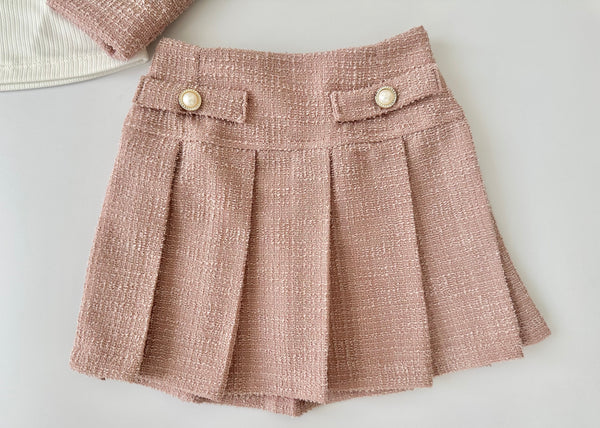 Conjunto tres piezas saco y falda color rosita con playera ivory para niña