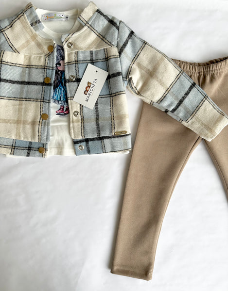 Conjunto tres piezas chaqueta cuadros azul con borrega playera ivory y pantalón caqui para niña | Mexicana