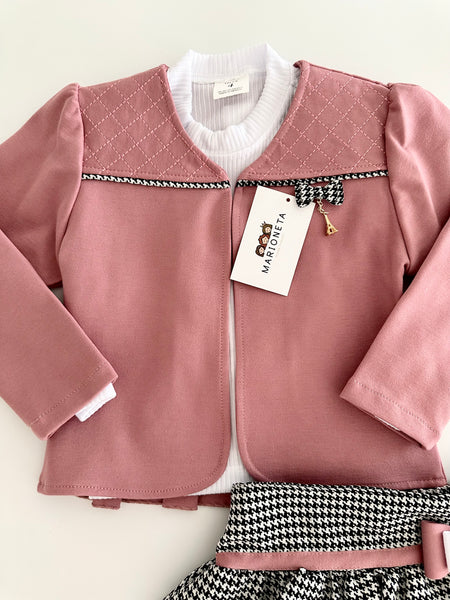 Conjunto tres piezas falda de olanes, saco rosa y playera blanca para niña.  MEXICANO