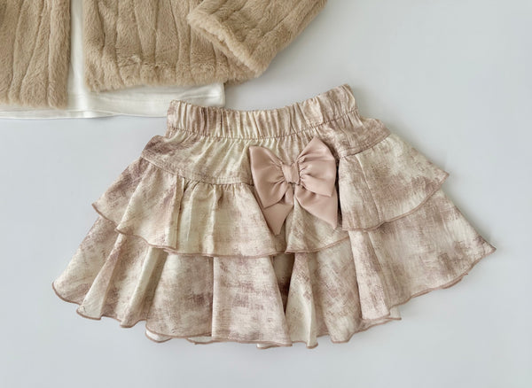 Conjunto tres piezas saco ivory blusa ivory y falda de olanes rosita o saco beige y falda beige para niña |