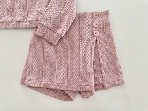 Conjunto dos piezas playera y falda short color rosa palo para niña.