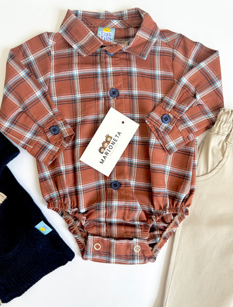 Conjunto tres piezas sueter marino pañalero cafe a cuadros y pantalon caqui para bebe niño