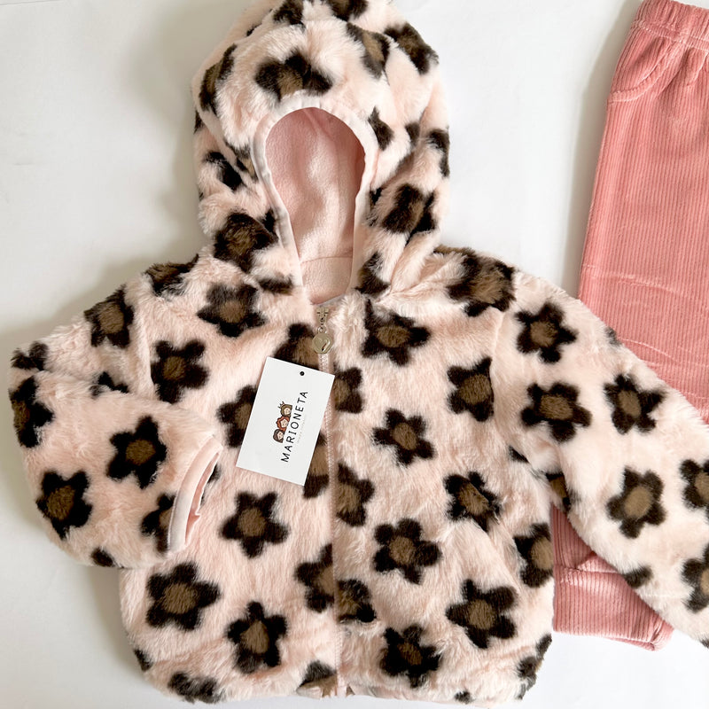 Conjunto dos piezas pantalon pana, chamarra de peluche con estampada de corazones rosa para bebe niña Mexicano