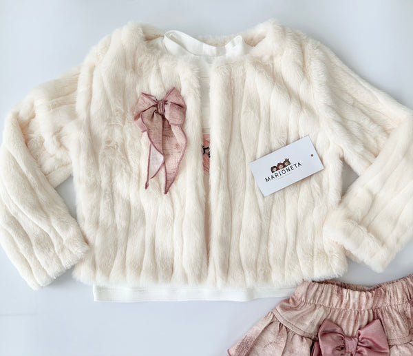 Conjunto tres piezas saco ivory blusa ivory y falda de olanes rosita o saco beige y falda beige para niña |