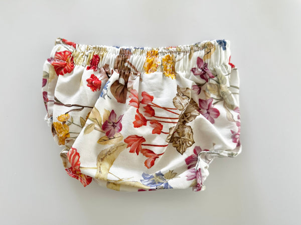 Vestido y braguita bordado hecho a mano floreado con cuello ivory para bebe niña|