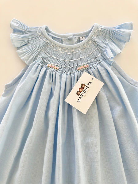 Vestido bordado hecho a mano jesucito color azul con bordado rosita para niña |