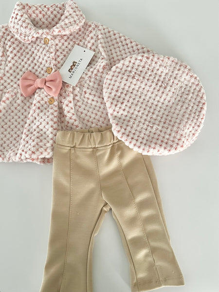 Conjunto dos piezas abrigo y bonete rosita y pantalon caki para niña | mexicano