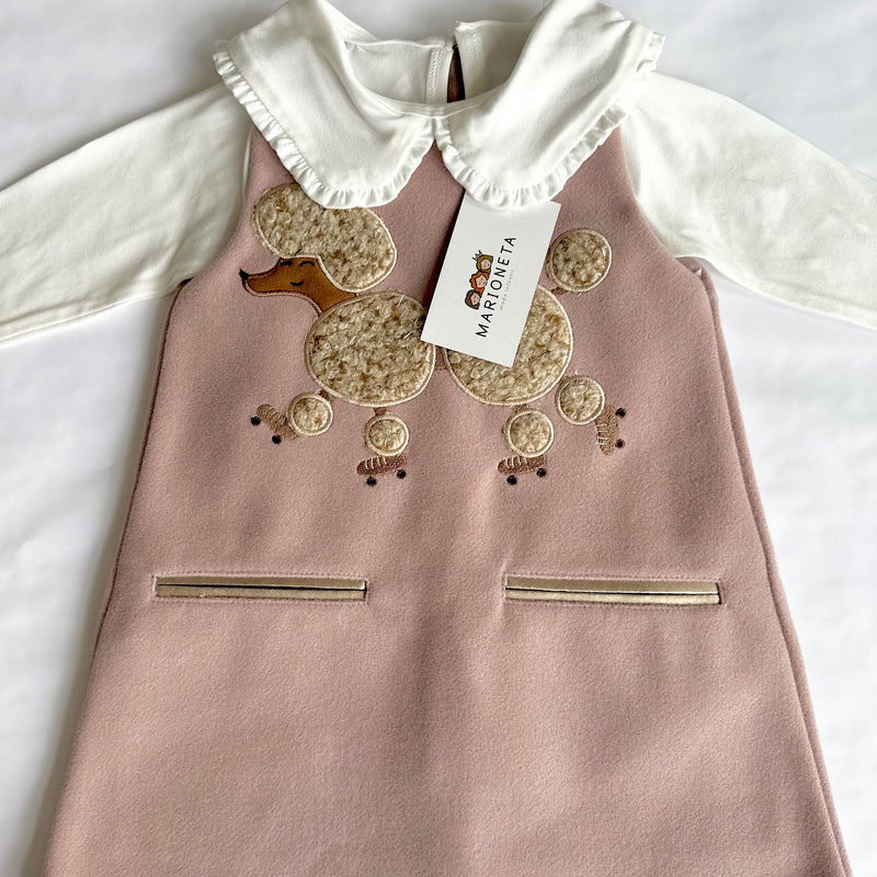 Jumper color palo de rosa con adorno de borrego al frente y blusa ivory con olan al cuello para niña | Mexicana lo