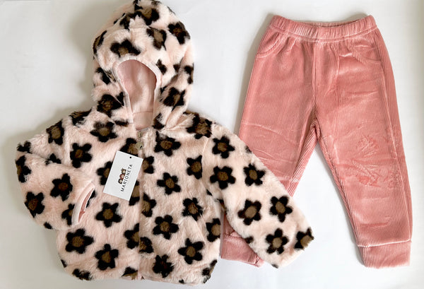 Conjunto dos piezas pantalon pana, chamarra de peluche con estampada de corazones rosa para bebe niña Mexicano