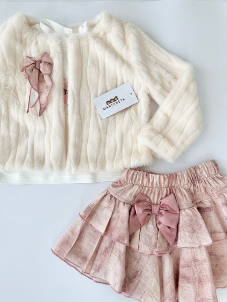 Conjunto tres piezas saco ivory blusa ivory y falda de olanes rosita o saco beige y falda beige para niña |