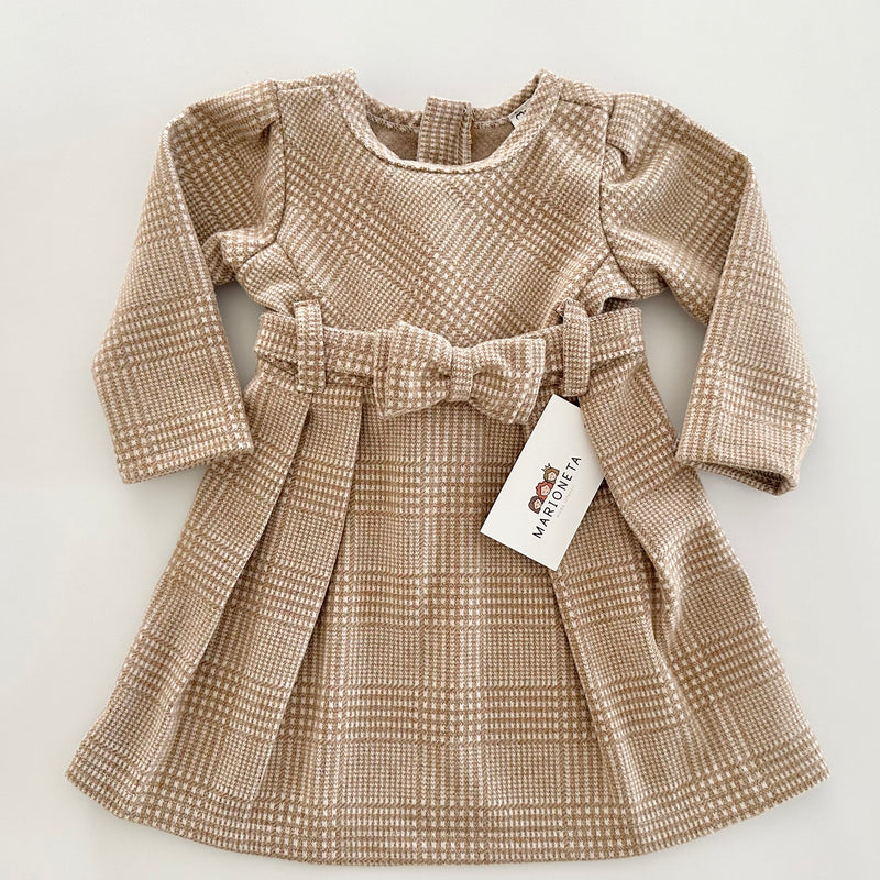 Vestido a cuadros color cafe claro con lazo al frente para niña |