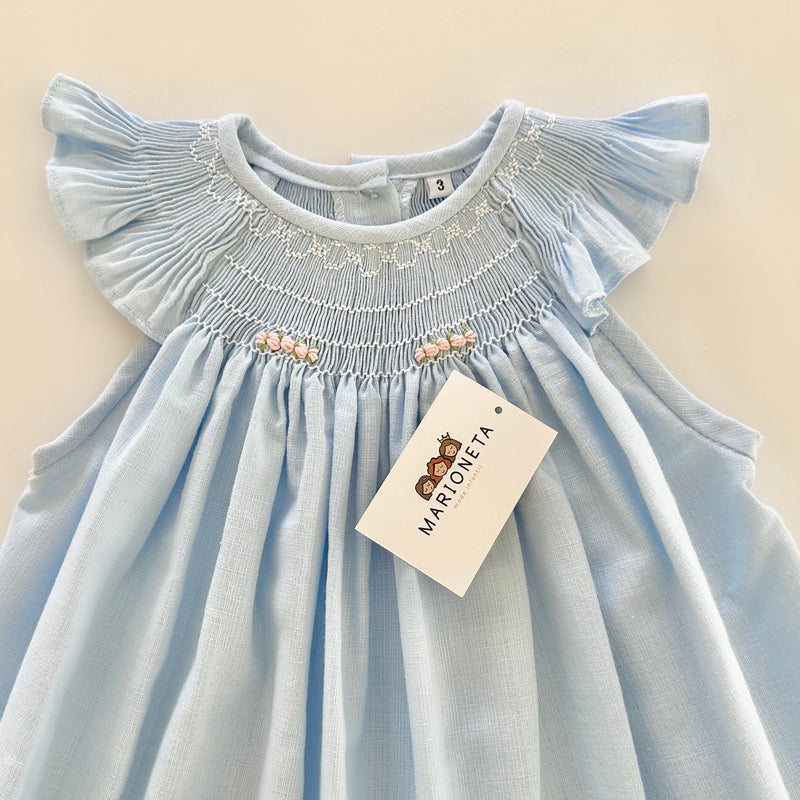 Vestido bordado hecho a mano jesucito color azul con bordado rosita para niña |