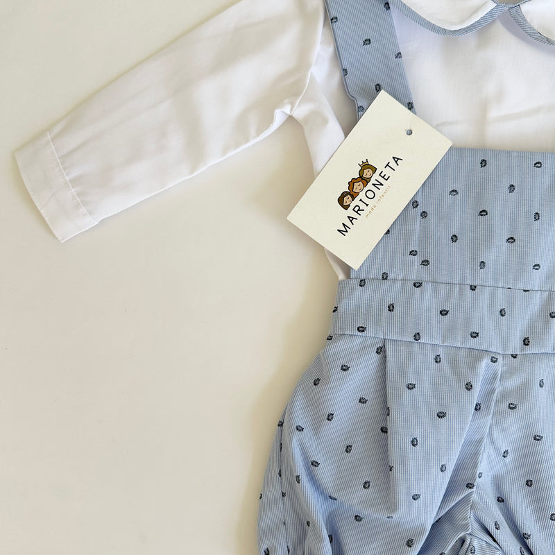 Pañalero color celeste con estampado de hojitas marino con camisa blanca para bebe niño|