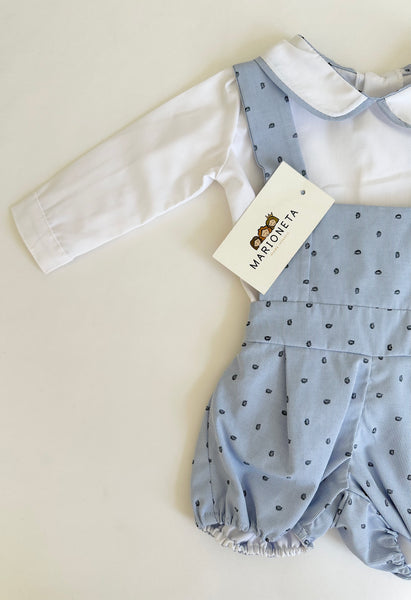 Pañalero color celeste con estampado de hojitas marino con camisa blanca para bebe niño|