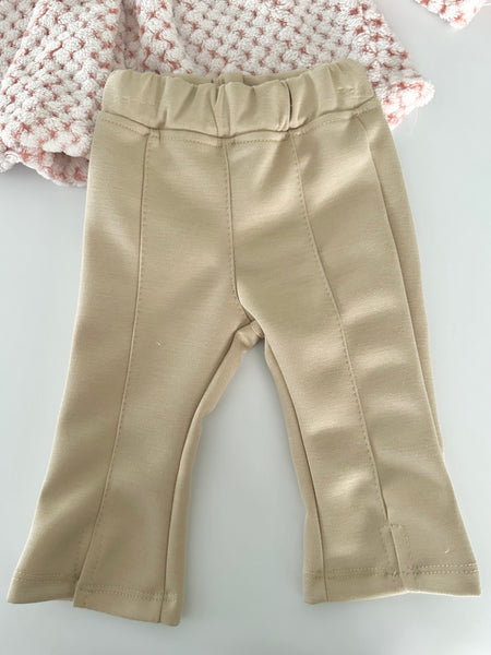 Conjunto dos piezas abrigo y bonete rosita y pantalon caki para niña | mexicano
