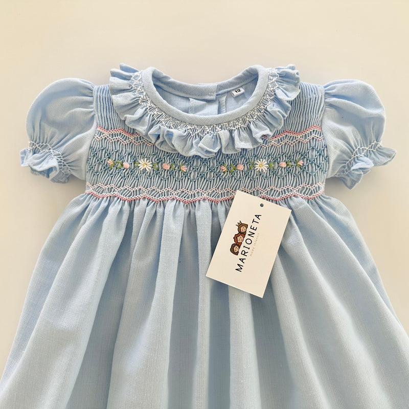 Vestido bordado hecho a mano color azul con adorno en el cuello y bordado con rosita |