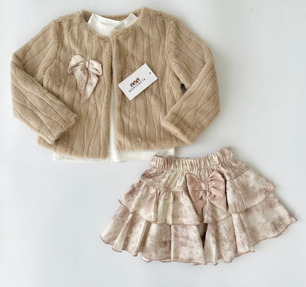 Conjunto tres piezas saco ivory blusa ivory y falda de olanes rosita o saco beige y falda beige para niña |