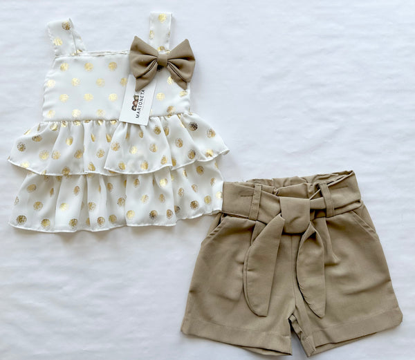 Conjunto dos piezas blusa ivory con topos dorados y short caki para niña |