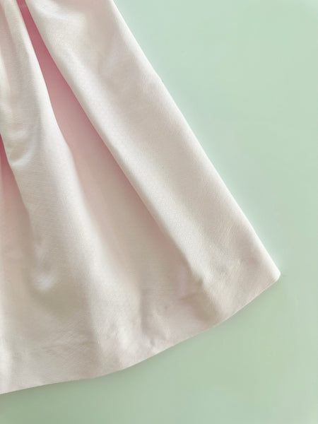 Vestido bordado hecho a mano jesucito color rosita con bordado blanco para bebe niña.