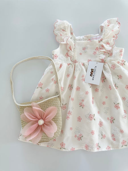 Vestido estampado de florecitas color rositas con olanes y  bolsa para niña .
