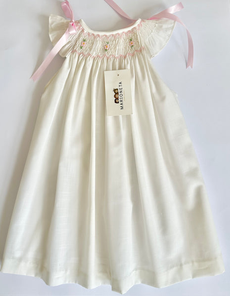 Vestido bordado hecho a mano jesucito color beige con bordado rosa y lazos en hombros para niña |