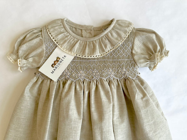 Vestido bordado hecho a mano lino color beige para niña | MARCA CARPI