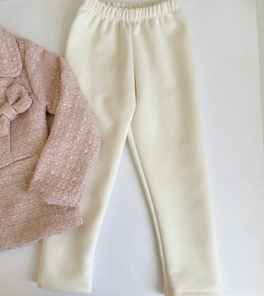 Conjunto dos piezas saco rosita con detalle de moño al frente y pantalon beige para niña |